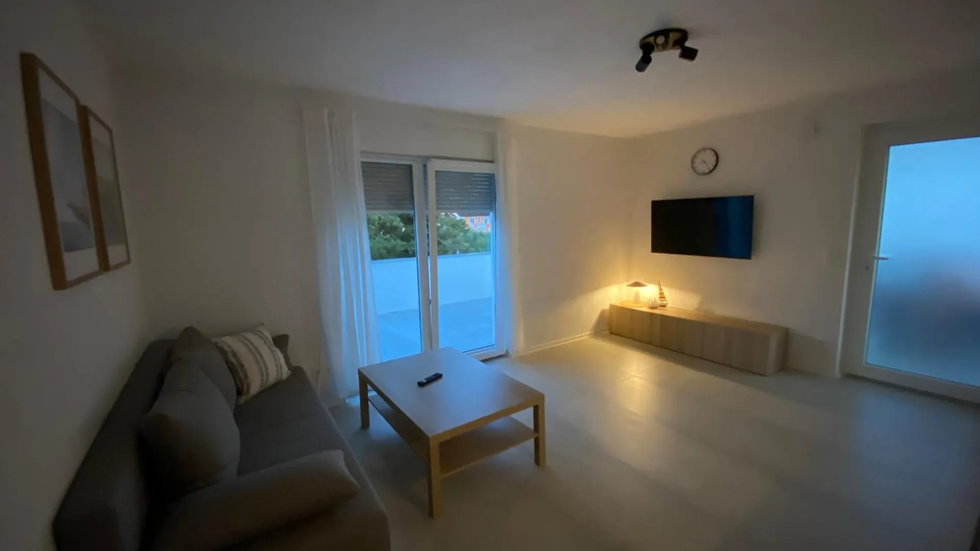 House Laguna Apartment III بريفلاكا